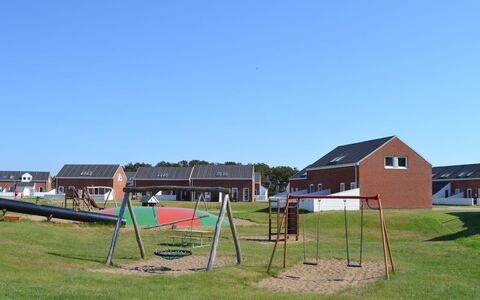 Drita - 2.3Km from the Sea: Græs, Offentlige Rum, Hus, Land Lot, Almindeligt, Menneskelig Bosættelse, Hjem, Lawn, Pol, Gård