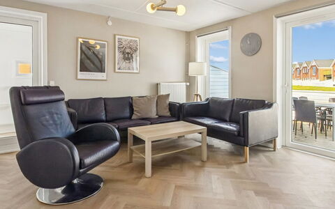 Mildred - 2.3Km from the Sea: Gulvbelægning, Etage, Indretning, Møbel, Træ, Loft, Trægulve, Lejlighed, Hjem, Stue
