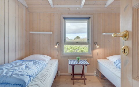 Hermandine - 700M from the Sea: Træ, Soveværelse, Seng, Loft, Bed Frame, Etage, Sengetøj, Sengetøj, Planke, Hårdttræ