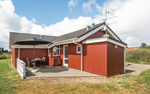 Hermandine - 700M from the Sea: Tag, Hus, Land Lot, Hjem, Sommerhus, Estate, Garden Bygninger, Skygge, Bjælkehytte, Landscaping