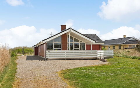 Hermandine - 700M from the Sea: Tag, Hus, Land Lot, Hjem, Sommerhus, Estate, Garden Bygninger, Skygge, Bjælkehytte, Landscaping