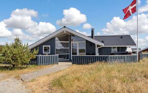 Freek - 400M from the Sea: Græs, Hus, Tag, Hjem, Sommerhus, Busk, Land Lot, Landdistrikt, Stuehus, Bunddække