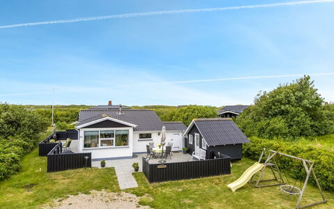 Pupa - 500M from the Sea: Sommerhus, Hjem, Hus, Tag, Veranda, Estate, Sidespor, Garden Bygninger, Stuehus, Gård