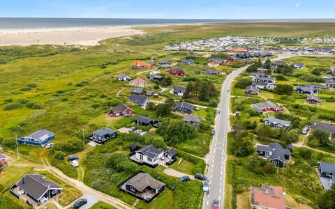 Pupa - 500M from the Sea: Sommerhus, Hjem, Hus, Tag, Veranda, Estate, Sidespor, Garden Bygninger, Stuehus, Gård