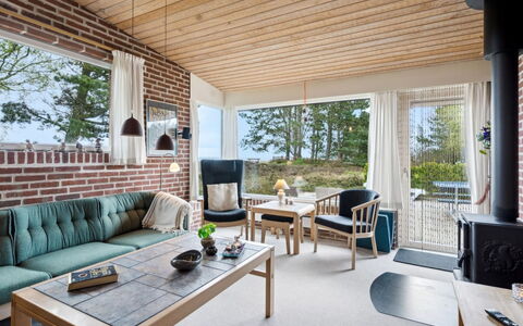 Sedine - 3.9Km from the Sea: Møbel, Træ, Indretning, Hjem, Stol, Stue, Loft, Couch, Bejdse, Køkken & Spisebord