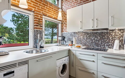 Sedine - 3.9Km from the Sea: Køkken, Countertop, Køkken Apparat, Større Bandage, Indretning, Cabinetry, Husholdningsapparat, Gulvbelægning, Sanitærarmatur, Håndvask