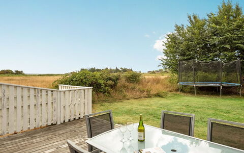 Willi - 3Km from the Sea: Gulvbelægning, Etage, Loft, Indretning, Countertop, Køkken, Cabinetry, Værelse, Større Bandage, Lysarmatur