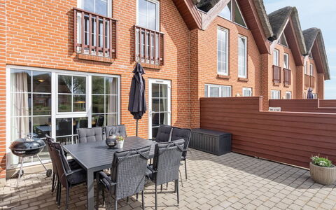 Perttu - 3.5Km from the Sea: Gulvbelægning, Etage, Loft, Indretning, Countertop, Køkken, Cabinetry, Værelse, Større Bandage, Lysarmatur