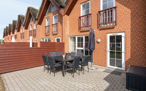 Perttu - 3.5Km from the Sea: Gulvbelægning, Etage, Loft, Indretning, Countertop, Køkken, Cabinetry, Værelse, Større Bandage, Lysarmatur