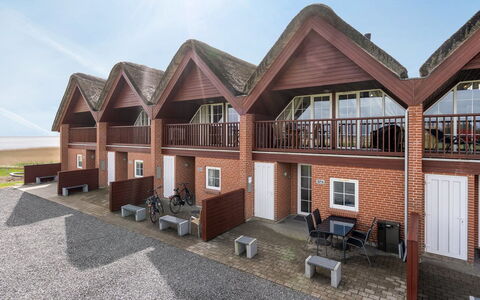 Perttu - 3.5Km from the Sea: Gulvbelægning, Etage, Loft, Indretning, Countertop, Køkken, Cabinetry, Værelse, Større Bandage, Lysarmatur