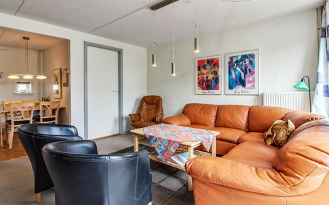 Rebus - 2.3Km from the Sea: Møbel, Indretning, Gulvbelægning, Væg, Couch, Etage, Træ, Loft, Værelse, Stue