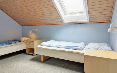 Rebus - 2.3Km from the Sea: Seng, Soveværelse, Etage, Indretning, Gulvbelægning, Træ, Loft, Sengetøj, Sengetøj, Møbel