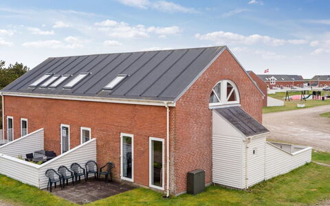 Aldora - 2.3Km from the Sea: Svømmepøl, Ferieby