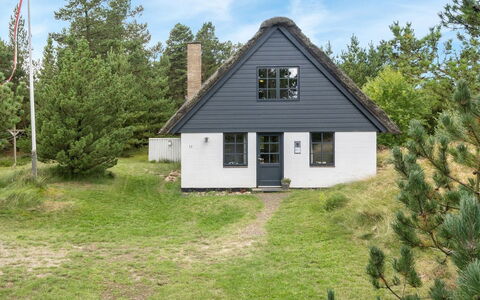 Benedikta - 2.4Km from the Sea: Hus, Hjem, Tag, Sommerhus, Busk, Sidespor, Dør, Have, Stuehus