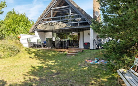 Benedikta - 2.4Km from the Sea: Tag, Hus, Boligområde, Hjem, Estate, Sommerhus, Design