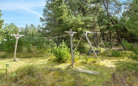 Benedikta - 2.4Km from the Sea: Tag, Hus, Boligområde, Hjem, Estate, Sommerhus, Design