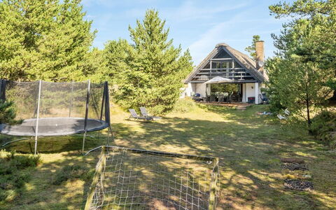 Benedikta - 2.4Km from the Sea: Tag, Hus, Boligområde, Hjem, Estate, Sommerhus, Design