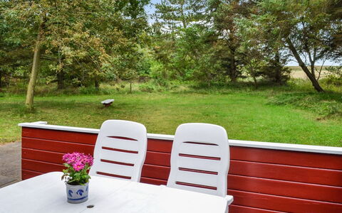 Odsten - 1Km from the Sea: Møbel, Udendørs Møbler, Bord, Udendørs Bord, Have, Lawn, Stol, Backyard, Gård, Sommerhus