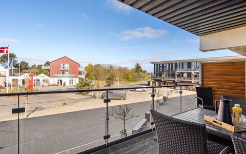 Jurviis - 100M from the Sea: Græs, Hus, Tag, Hjem, Sommerhus, Busk, Land Lot, Landdistrikt, Stuehus, Bunddække