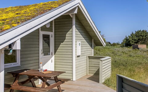 Bruna - 2Km from the Sea: Græs, Busk, Hus, Have, Hjem, Sommerhus, Land Lot, Lawn, Bunddække