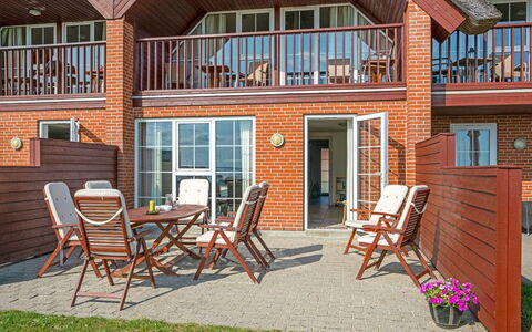 Henrietta - 3.5Km from the Sea: Lejlighed, Stol, Bejdse, Sidespor, Altan, Udendørs Møbler, Veranda, Dæk, Villa, Køkken & Spisebord