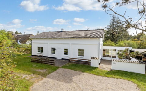Rea - 5Km from the Sea: Hus, Tag, Sommerhus, Hjem, Land Lot, Have, Estate, Landscaping, Gård, Lawn