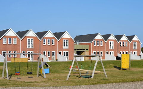 Rauha - 2.3Km from the Sea: Boligområde, Tag, Forstad, Indkørsel, Estate, Skorsten