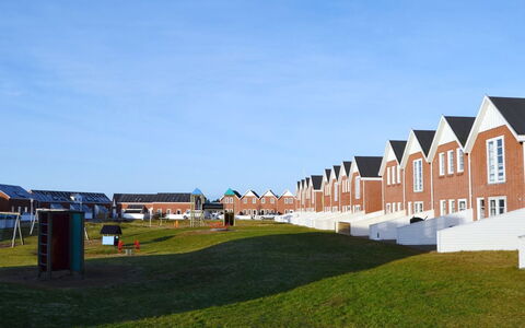Rauha - 2.3Km from the Sea: Boligområde, Tag, Forstad, Indkørsel, Estate, Skorsten