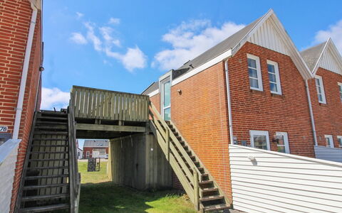 Rauha - 2.3Km from the Sea: Loft, Gulvbelægning, Indretning, Etage, Kompositmateriale, Møbel, Udvej, Hotel, Design, Dagslys