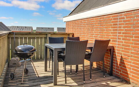 Rauha - 2.3Km from the Sea: Loft, Gulvbelægning, Indretning, Etage, Kompositmateriale, Møbel, Udvej, Hotel, Design, Dagslys
