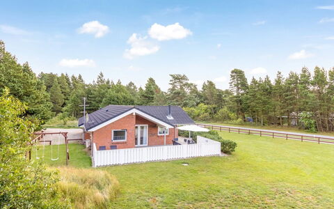 Taisto - 1.8Km from the Sea: Sommerhus, Have, Sidespor, Garden Bygninger, Skygge, Gård, Backyard, Lawn, Stuehus, Landscaping