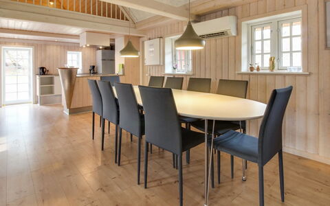 Gudmund - 3.9Km from the Sea: Gulvbelægning, Træ, Indretning, Etage, Trægulve, Loft, Møbel, Køkken & Spisebord, Spisestue, Hjem