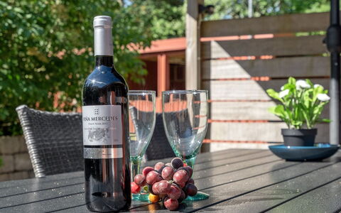Gudmund - 3.9Km from the Sea: Flaske, Glas Flaske, Barware, Vinflaske, Vin, Drinkware, Glas