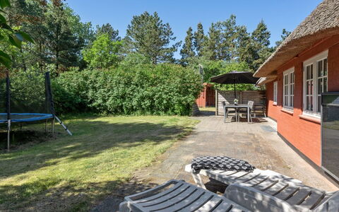 Gudmund - 3.9Km from the Sea: Hus, Sommerhus, Tag, Skygge, Lawn, Have, Gård, Backyard, Estate, Landscaping