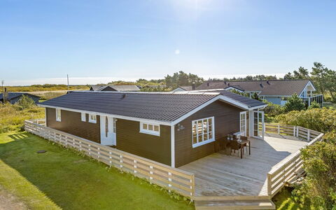 Aika - 500M from the Sea: Busk, Urban Design, Bunddække, Mursten, Lejlighed, Estate, Murværk, Altan, Landscaping