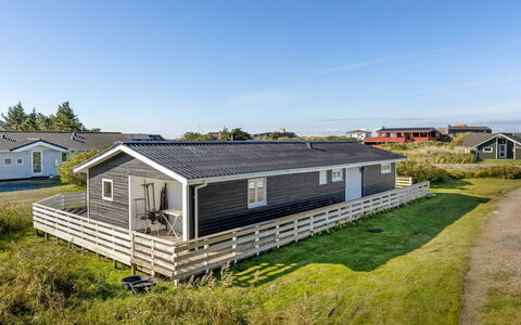 Aika - 500M from the Sea: Busk, Urban Design, Bunddække, Mursten, Lejlighed, Estate, Murværk, Altan, Landscaping