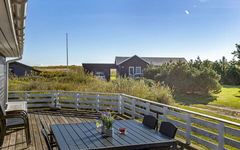 Aika - 500M from the Sea: Busk, Urban Design, Bunddække, Mursten, Lejlighed, Estate, Murværk, Altan, Landscaping