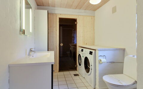 Naili - 3.1Km from the Sea: Træ, Gulvbelægning, Møbel, Håndvask, Indretning, Etage, Større Bandage, Countertop, Sanitærarmatur, Køkken