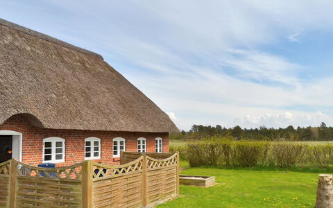 Naili - 3.1Km from the Sea: Sommerhus, Tag, Hegn, Landdistrikt, Tækning, Home Fencing, Stuehus, Stakit, Farm