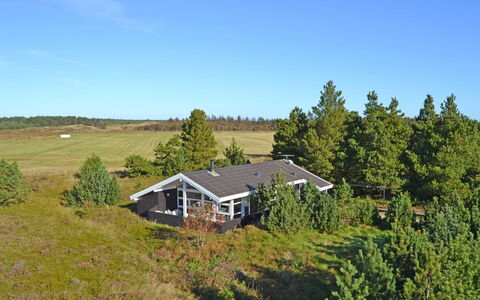 Börge - 3.9Km from the Sea: Møbel, Indretning, Stol, Gulvbelægning, Bord, Udvej, Etage, Loft, Værelse, Eco Hotel