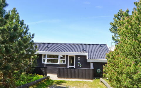 Börge - 3.9Km from the Sea: Møbel, Indretning, Stol, Gulvbelægning, Bord, Udvej, Etage, Loft, Værelse, Eco Hotel