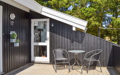 Börge - 3.9Km from the Sea: Møbel, Indretning, Stol, Gulvbelægning, Bord, Udvej, Etage, Loft, Værelse, Eco Hotel