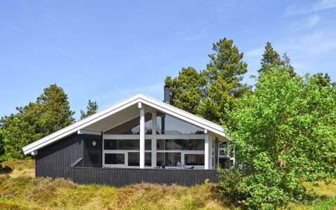 Börge - 3.9Km from the Sea: Møbel, Indretning, Stol, Gulvbelægning, Bord, Udvej, Etage, Loft, Værelse, Eco Hotel