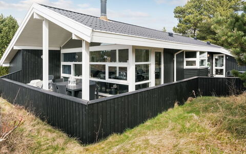 Börge - 3.9Km from the Sea: Møbel, Indretning, Stol, Gulvbelægning, Bord, Udvej, Etage, Loft, Værelse, Eco Hotel