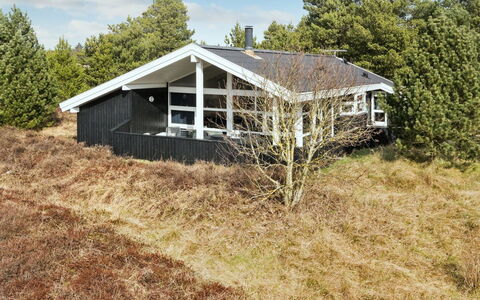 Börge - 3.9Km from the Sea: Møbel, Indretning, Stol, Gulvbelægning, Bord, Udvej, Etage, Loft, Værelse, Eco Hotel