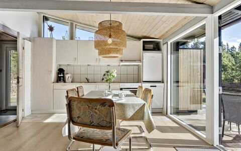 Nila - 750M from the Sea: Indretning, Møbel, Træ, Gulvbelægning, Loft, Køkken, Etage, Hjem, Stol, Countertop