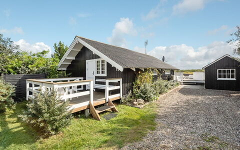 Kylli - 600M from the Sea: Sommerhus, Hjem, Hus, Tag, Veranda, Estate, Sidespor, Garden Bygninger, Stuehus, Gård