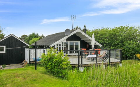 Kylli - 600M from the Sea: Sommerhus, Hjem, Hus, Tag, Veranda, Estate, Sidespor, Garden Bygninger, Stuehus, Gård