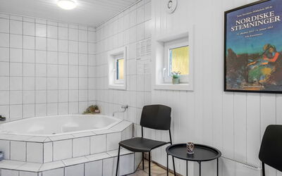 Arnold - 3.3Km from the Sea