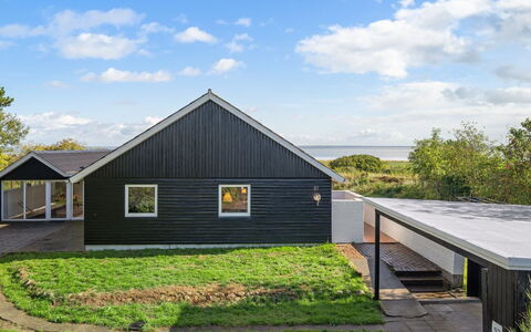 Toralf - 3.5Km from the Sea: Hjem, Tag, Dør, Sommerhus, Have, Estate, Skygge, Landscaping, Stuehus, Sidespor